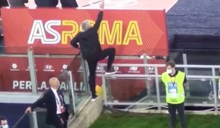 Pogledajte kako se Mourinho ponašao i “pomagao” svojim igračima nakon isključenja