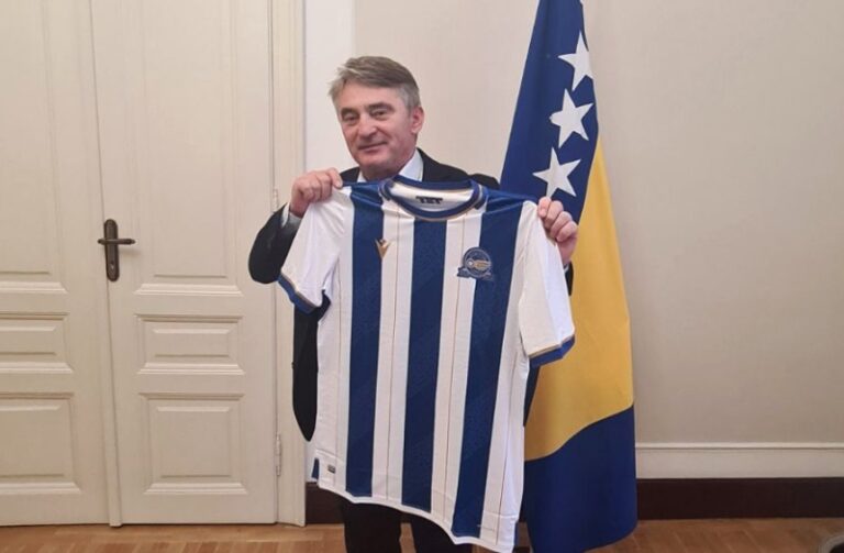 Željko Komšić dobio dres FK Željezničar